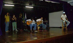 grupo-harmonia-enlouquece-encerra-primeiro-dia-da-mostra01-300x178.jpg
